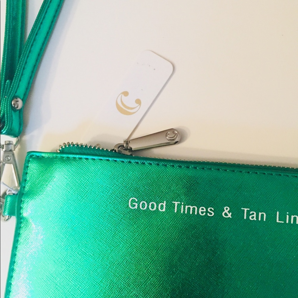 🥰 Charming Charlie wristlet super green Wristlet NWT - Picture 3 of 7